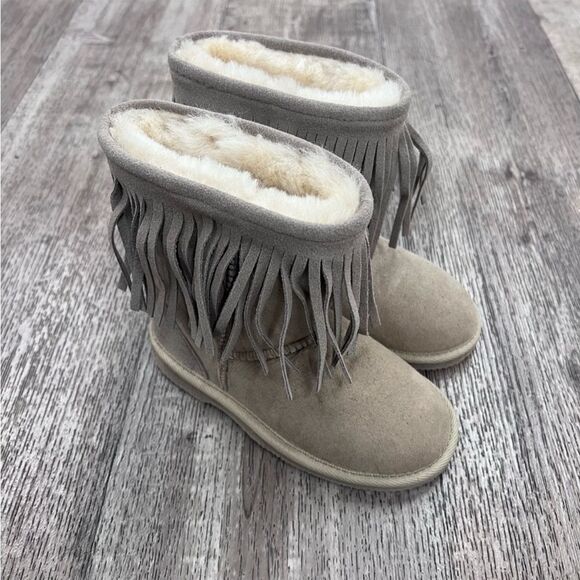 Koolaburra By UGG Kids Short Fringe Boots - Picture 3 of 8